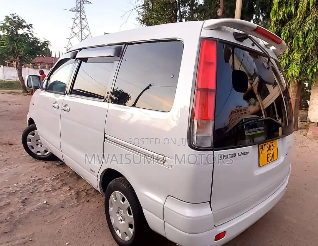 Toyota Noah 2001 White