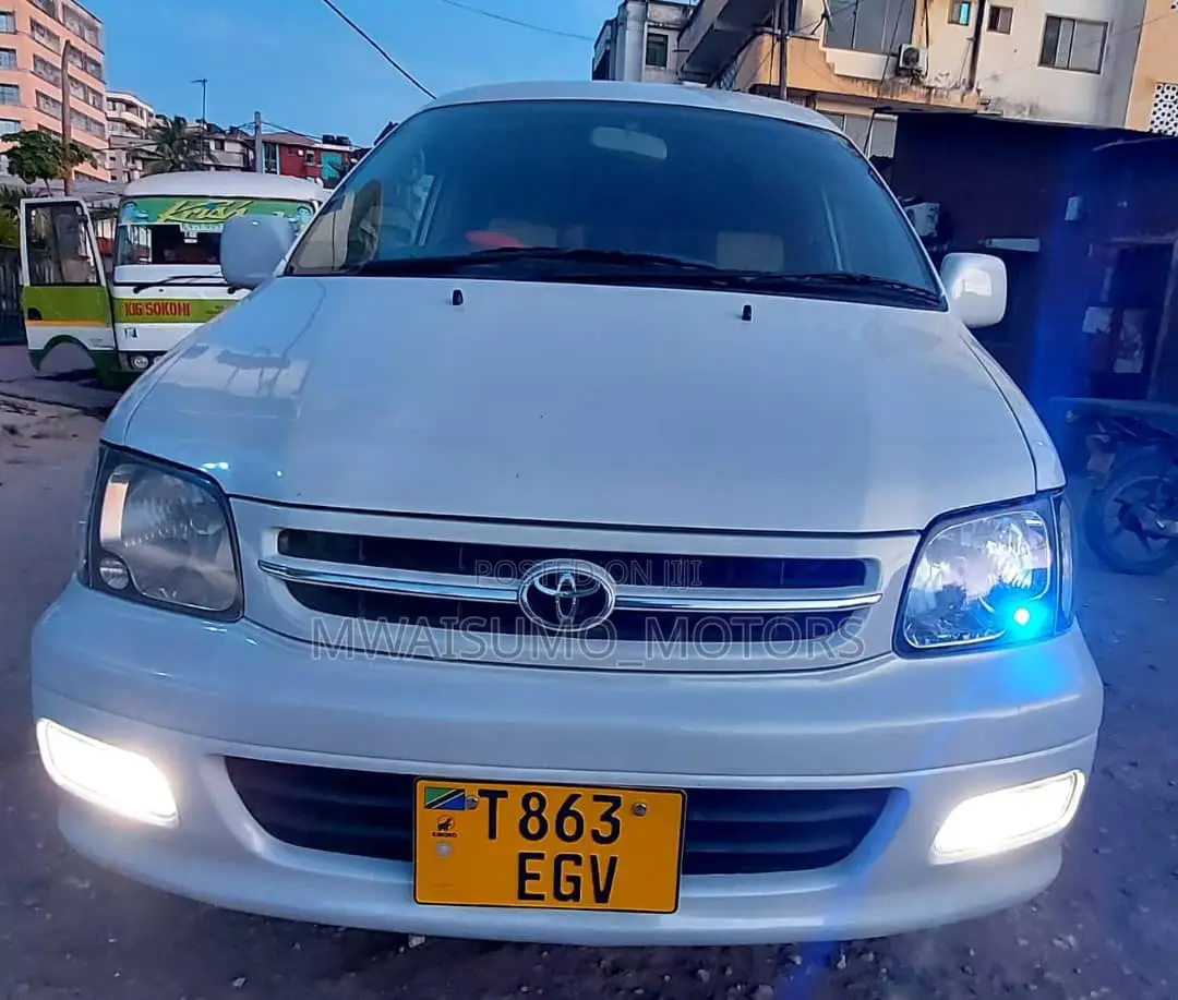 Toyota Noah 2001 White