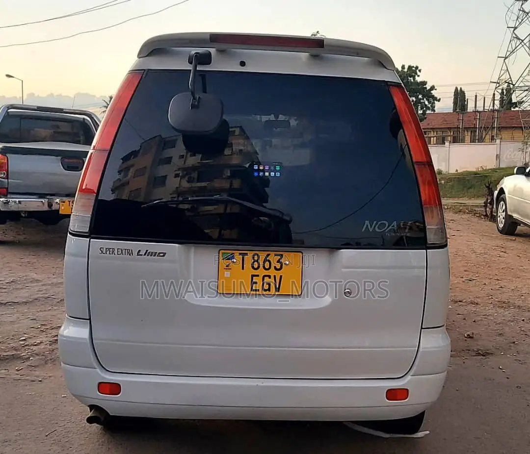 Toyota Noah 2001 White