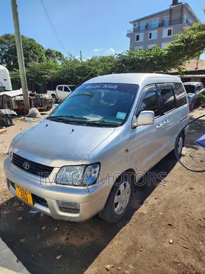 Toyota Noah 2001 Silver