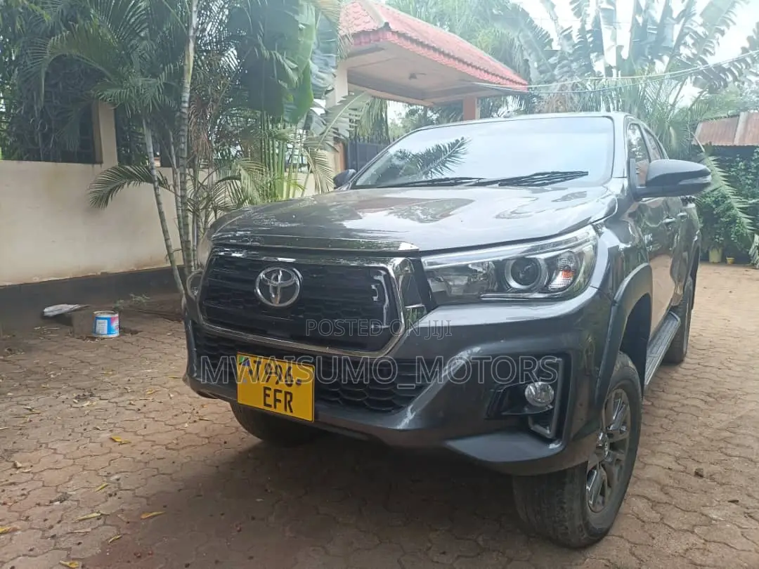 Toyota Hilux 2017 Gray