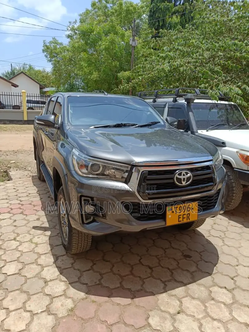 Toyota Hilux 2017 Gray