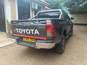 Toyota Hilux 2017 Gray