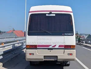 Mitsubishi Fuso Rosa 2000 Beige