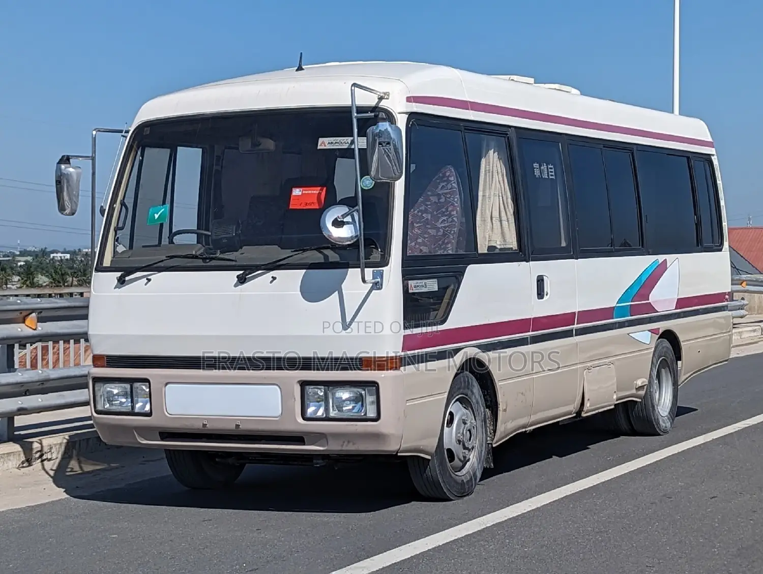 Mitsubishi Fuso Rosa 2000 Beige