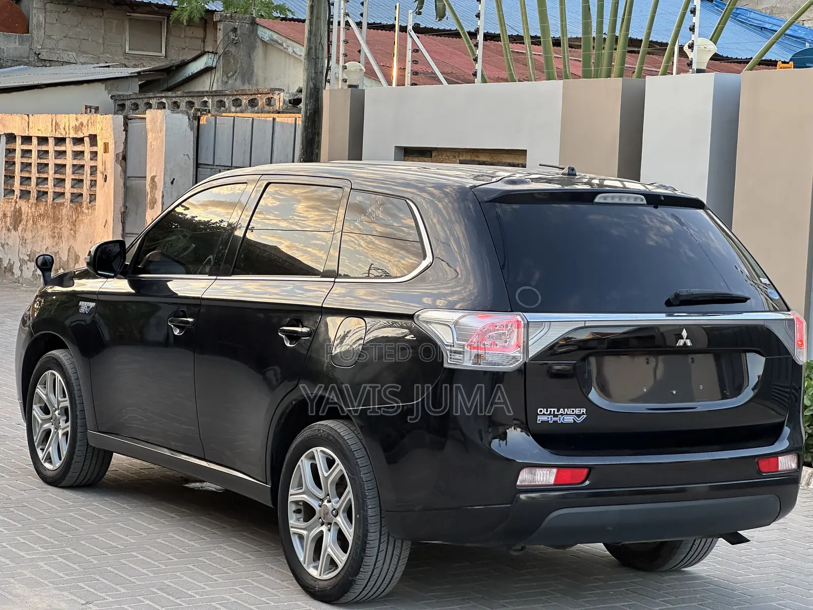 Mitsubishi Outlander 2.0 PHEV AWD 2013 Black