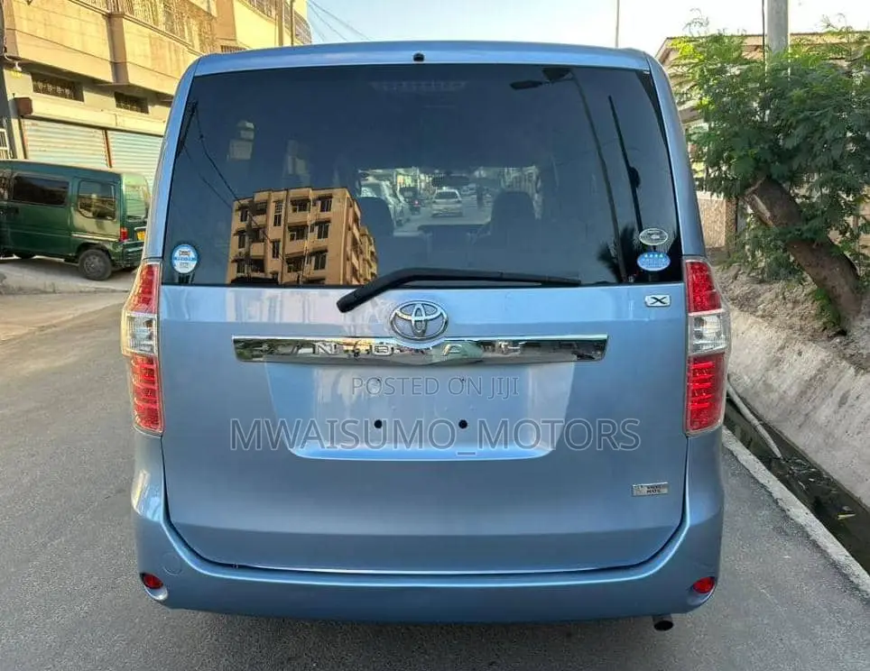 Toyota Noah 2008 Blue