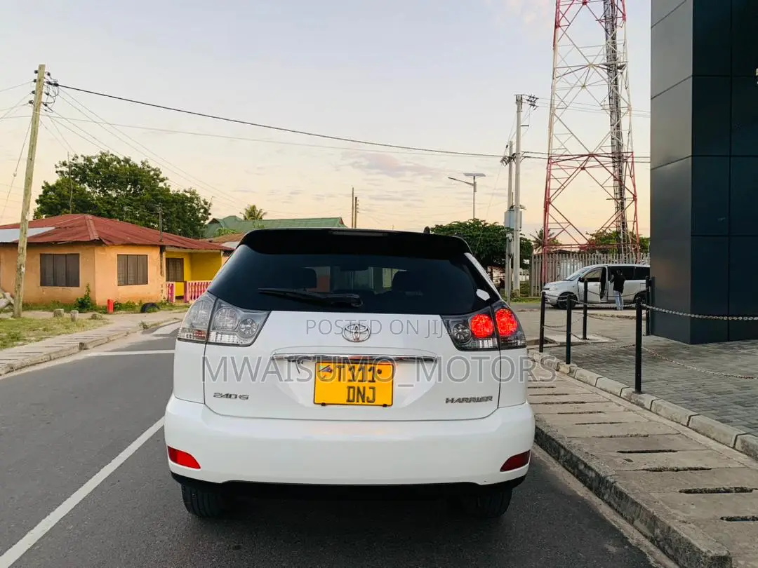 Toyota Harrier 2004 White