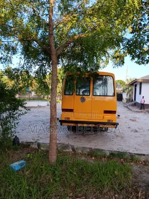 Mitsubishi Fuso Rosa 1999 Orange