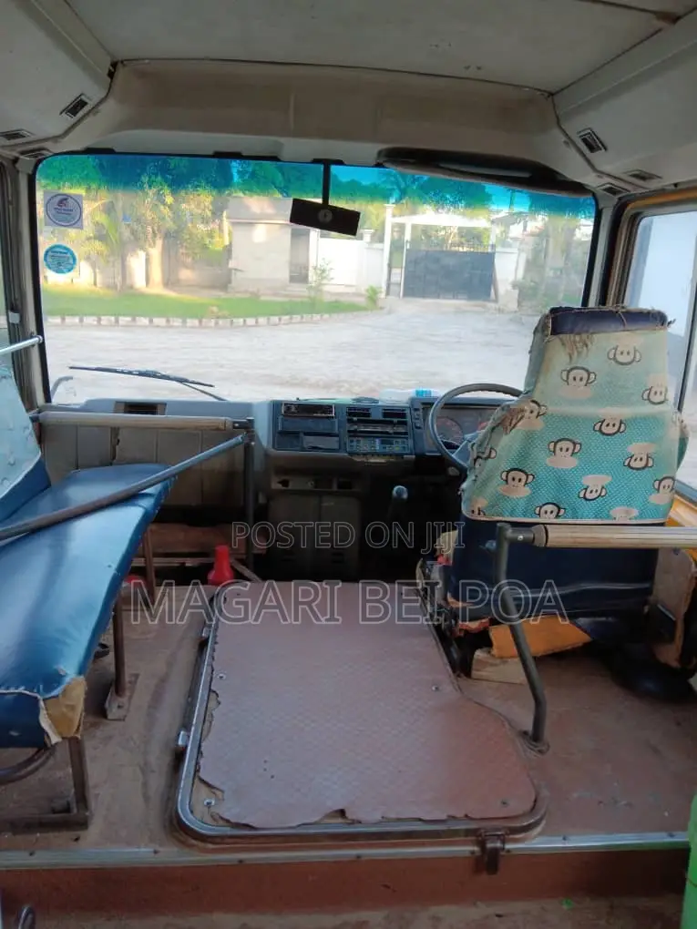 Mitsubishi Fuso Rosa 1999 Orange