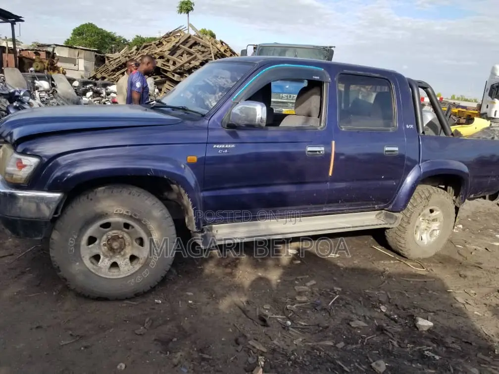 Toyota Hilux 2001 Blue