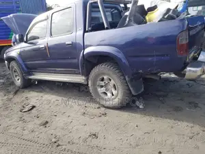 Toyota Hilux 2001 Blue