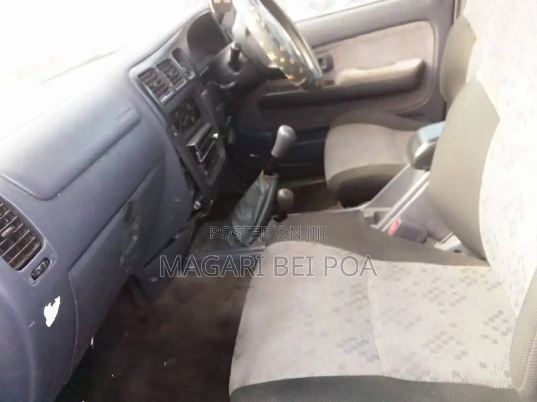 Toyota Hilux 2001 Blue