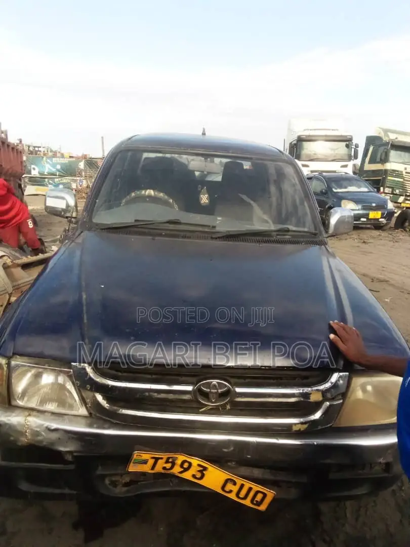 Toyota Hilux 2001 Blue