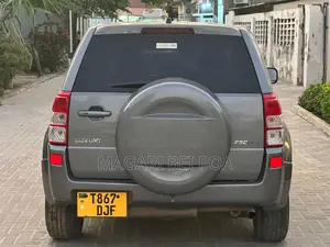 Photo - Suzuki Escudo 2005 Gray
