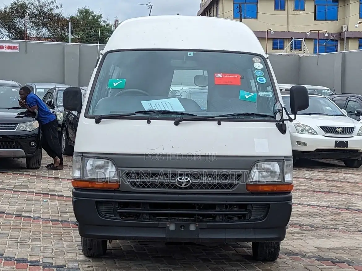 Toyota HiAce 1999 White