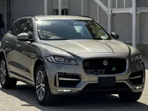 Jaguar F-Pace 2018 Beige