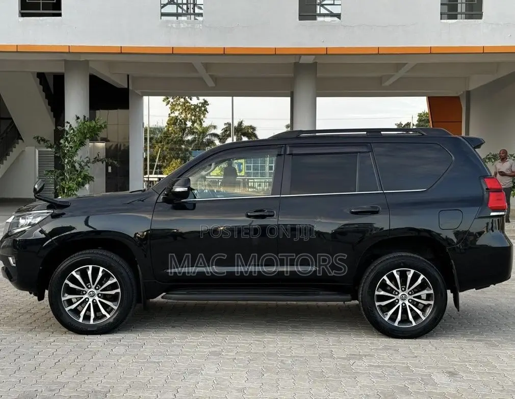 Toyota Land Cruiser Prado 2.8 2021 Black