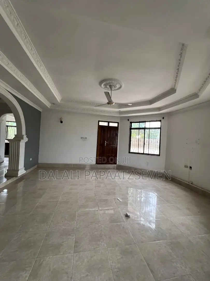 4bdrm Apartment in Dalalipapaatzseven, Kinondoni for rent