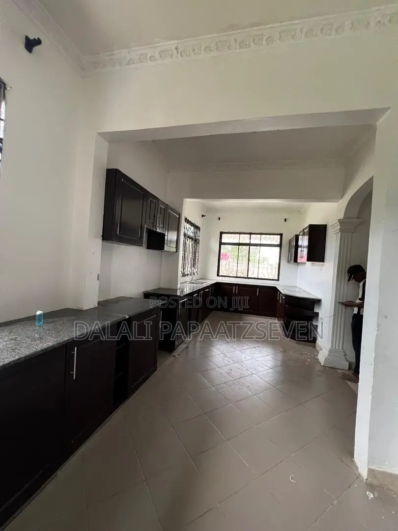 4bdrm Apartment in Dalalipapaatzseven, Kinondoni for rent