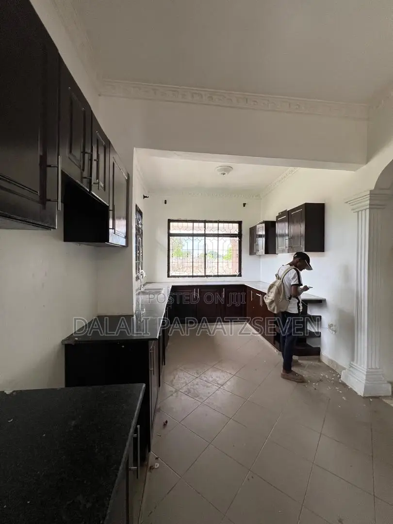 4bdrm Apartment in Dalalipapaatzseven, Kinondoni for rent