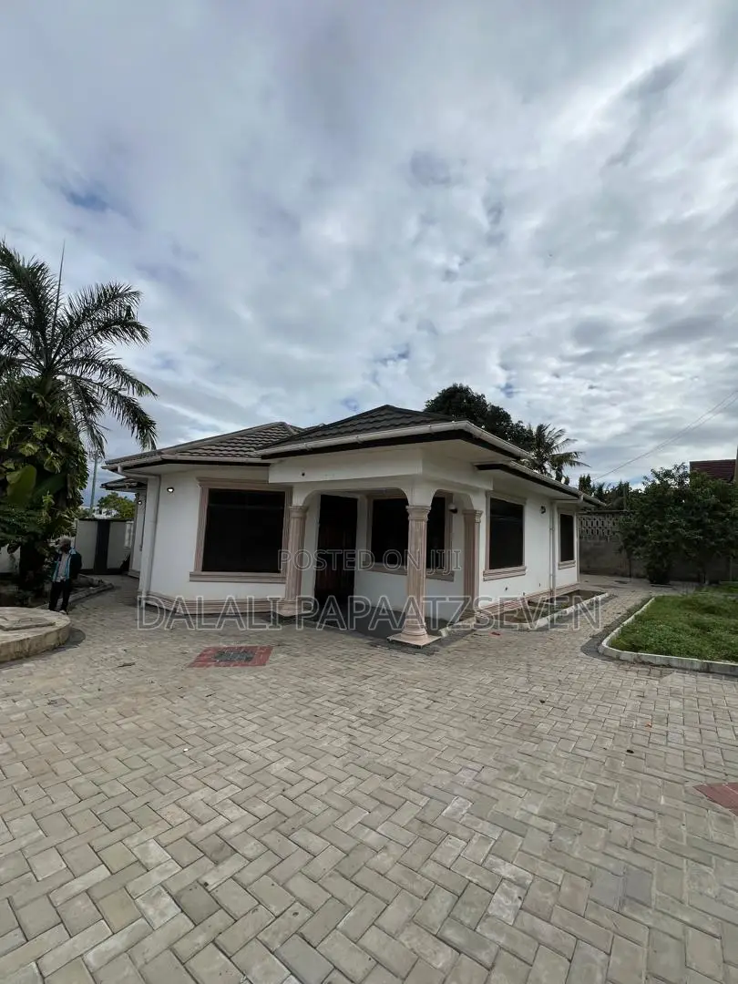 4bdrm Apartment in Dalalipapaatzseven, Kinondoni for rent