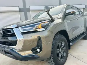 New Toyota Hilux 2022 Gray