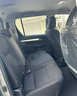 New Toyota Hilux 2022 Gray