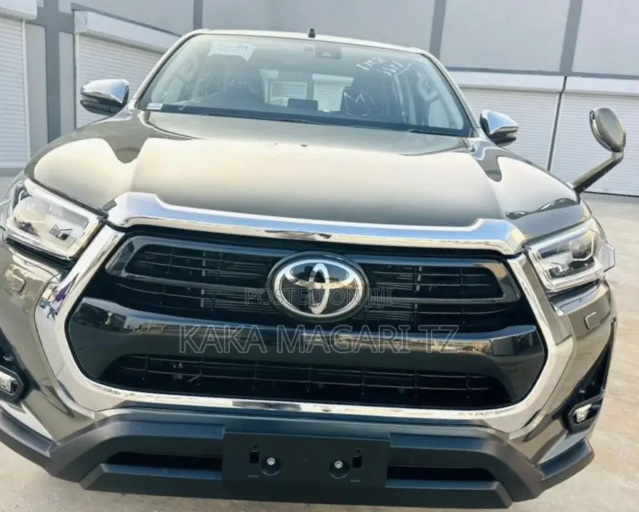 New Toyota Hilux 2022 Gray
