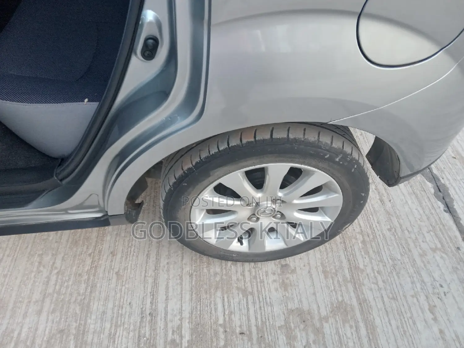 Mazda Verisa 2011 Gray