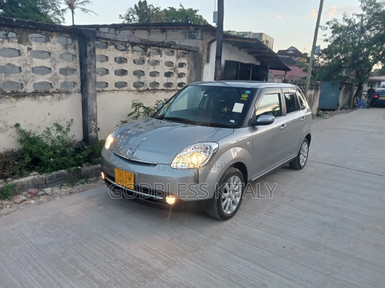 Mazda Verisa 2011 Gray