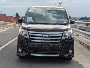 Toyota Noah 2014
