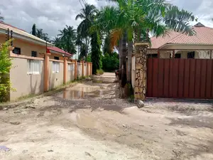3bdrm House in Dalalipapaatzseven, Kinondoni for sale