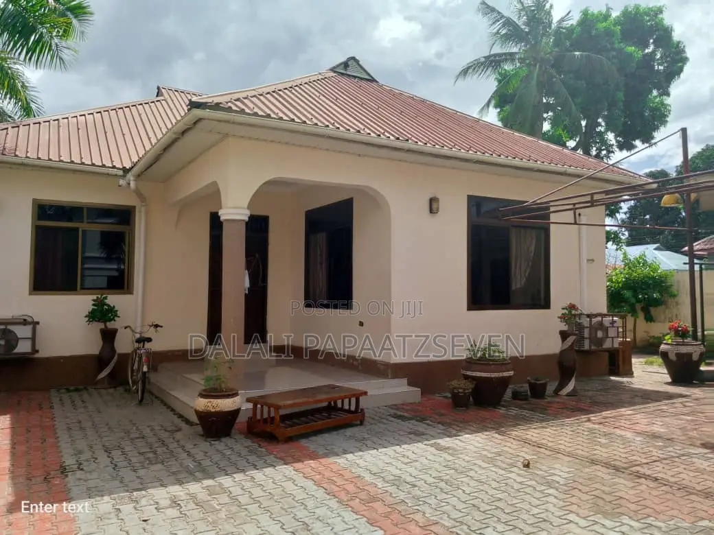 3bdrm House in Dalalipapaatzseven, Kinondoni for sale
