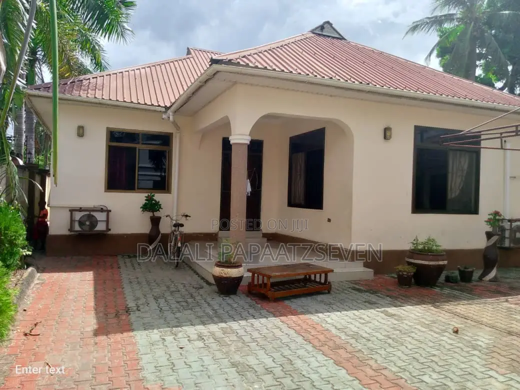 3bdrm House in Dalalipapaatzseven, Kinondoni for sale
