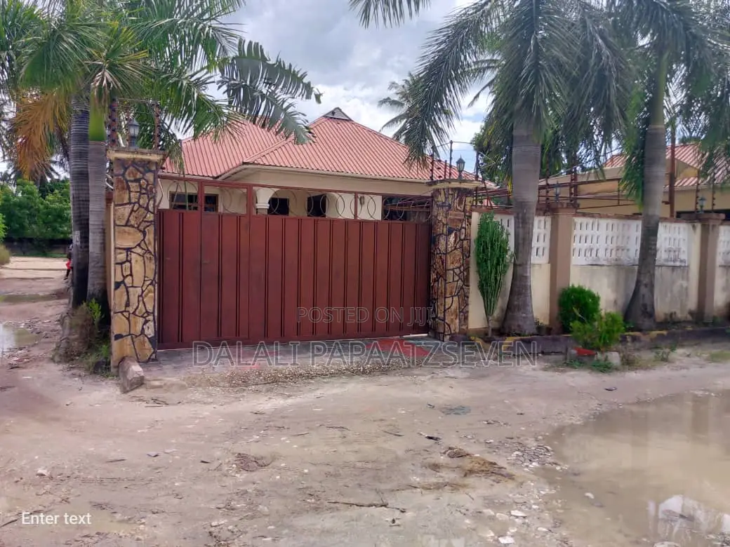 3bdrm House in Dalalipapaatzseven, Kinondoni for sale