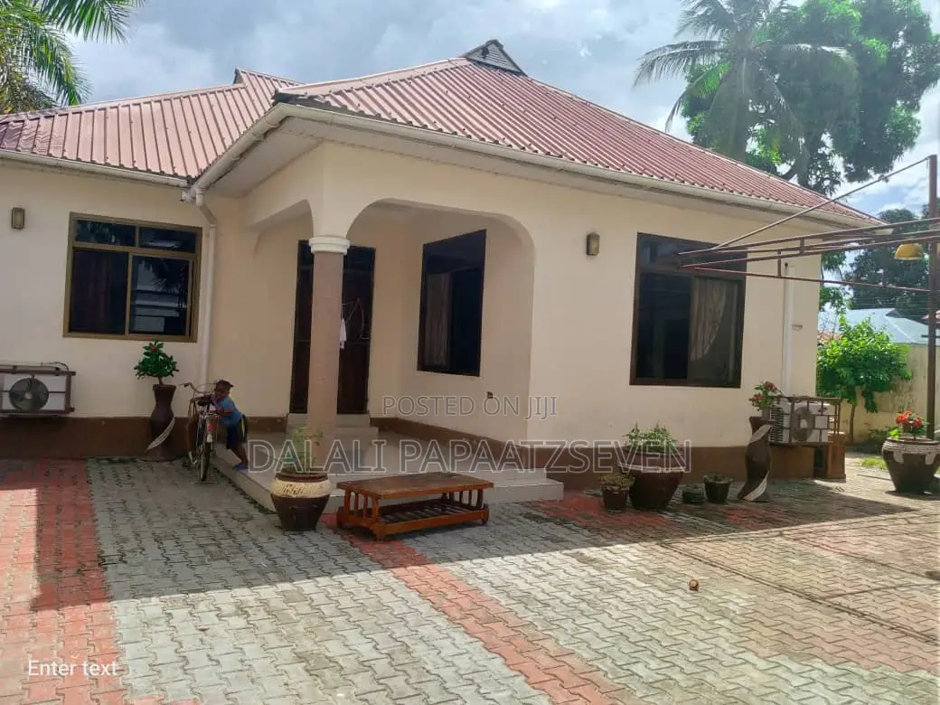 3bdrm House in Dalalipapaatzseven, Kinondoni for sale