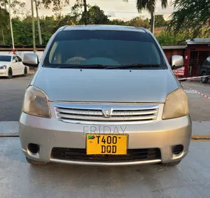 Toyota Raum 2004 Silver