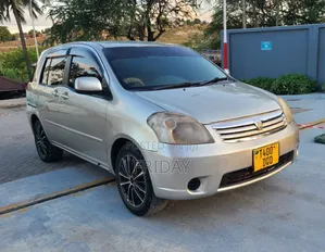 Toyota Raum 2004 Silver