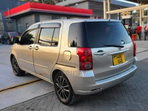 Toyota Raum 2004 Silver