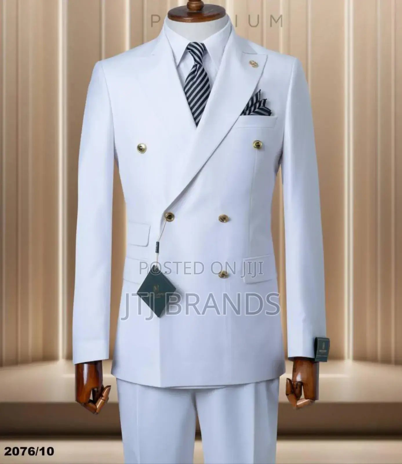 Six Buttons White Suit
