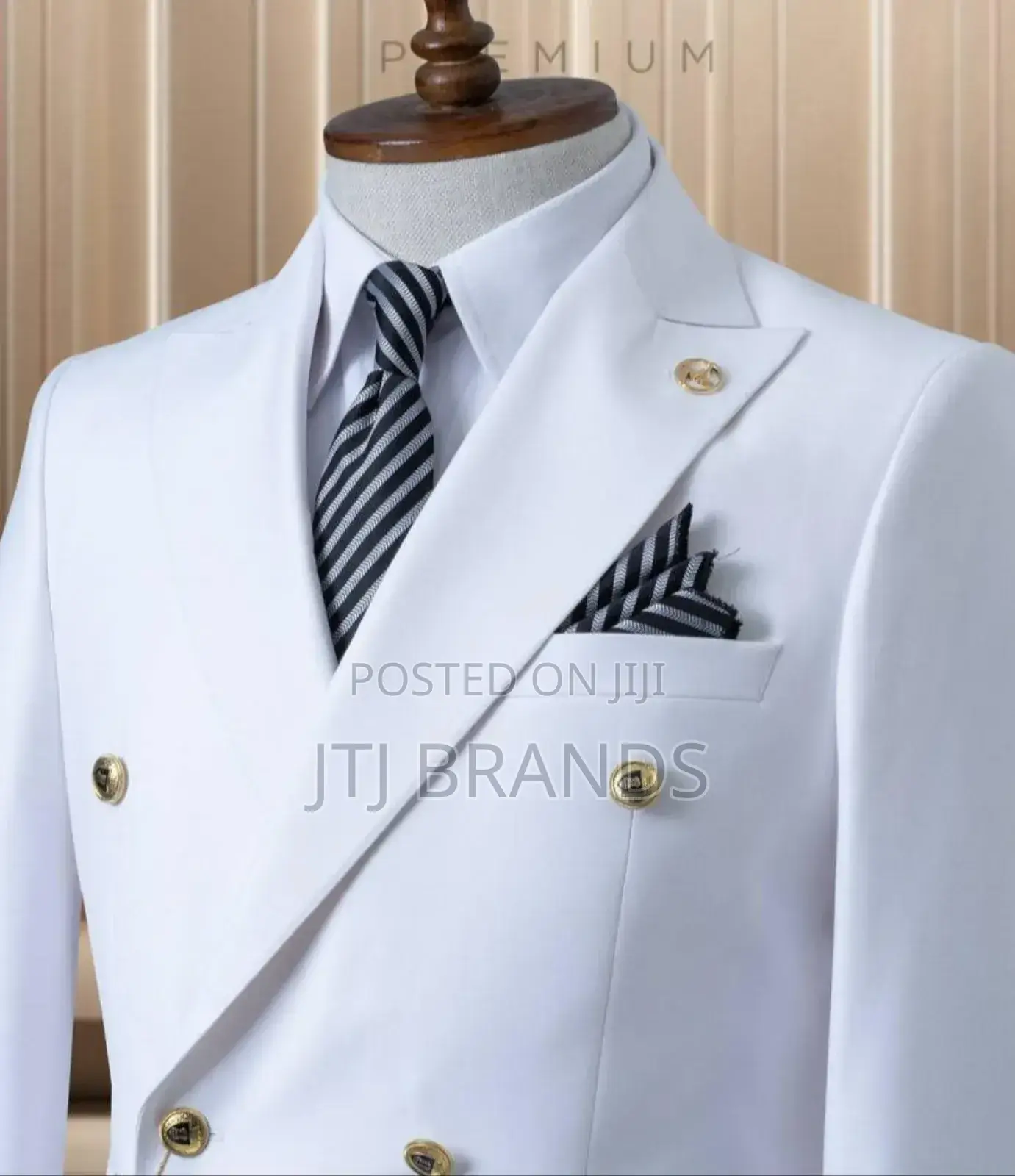 Six Buttons White Suit