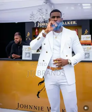 Six Buttons White Suit
