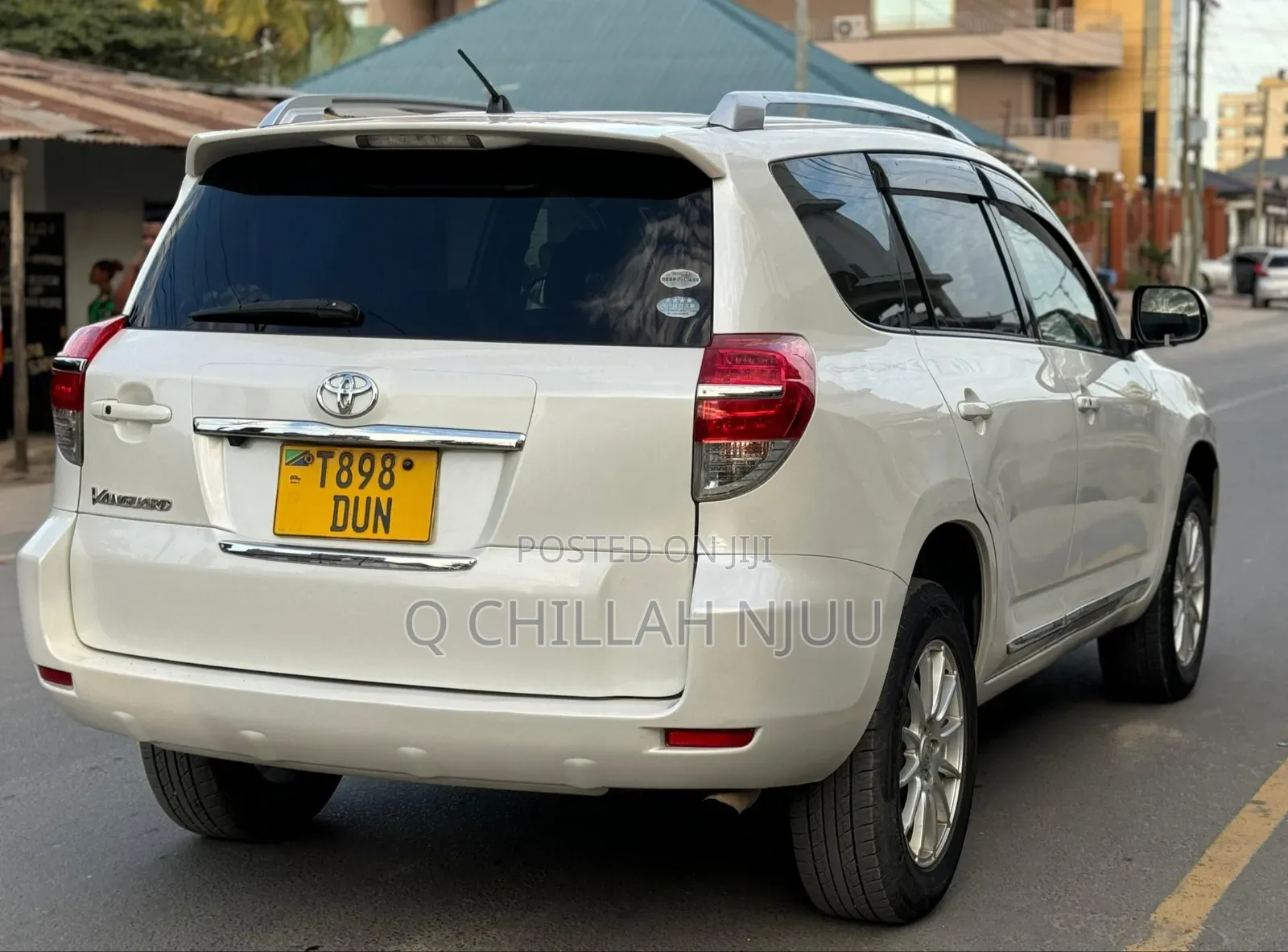 Toyota Vanguard 2010 White