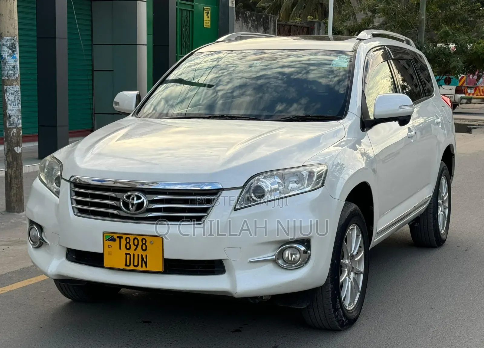 Toyota Vanguard 2010 White