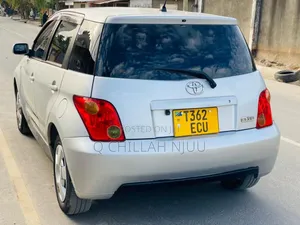 Toyota IST 2004