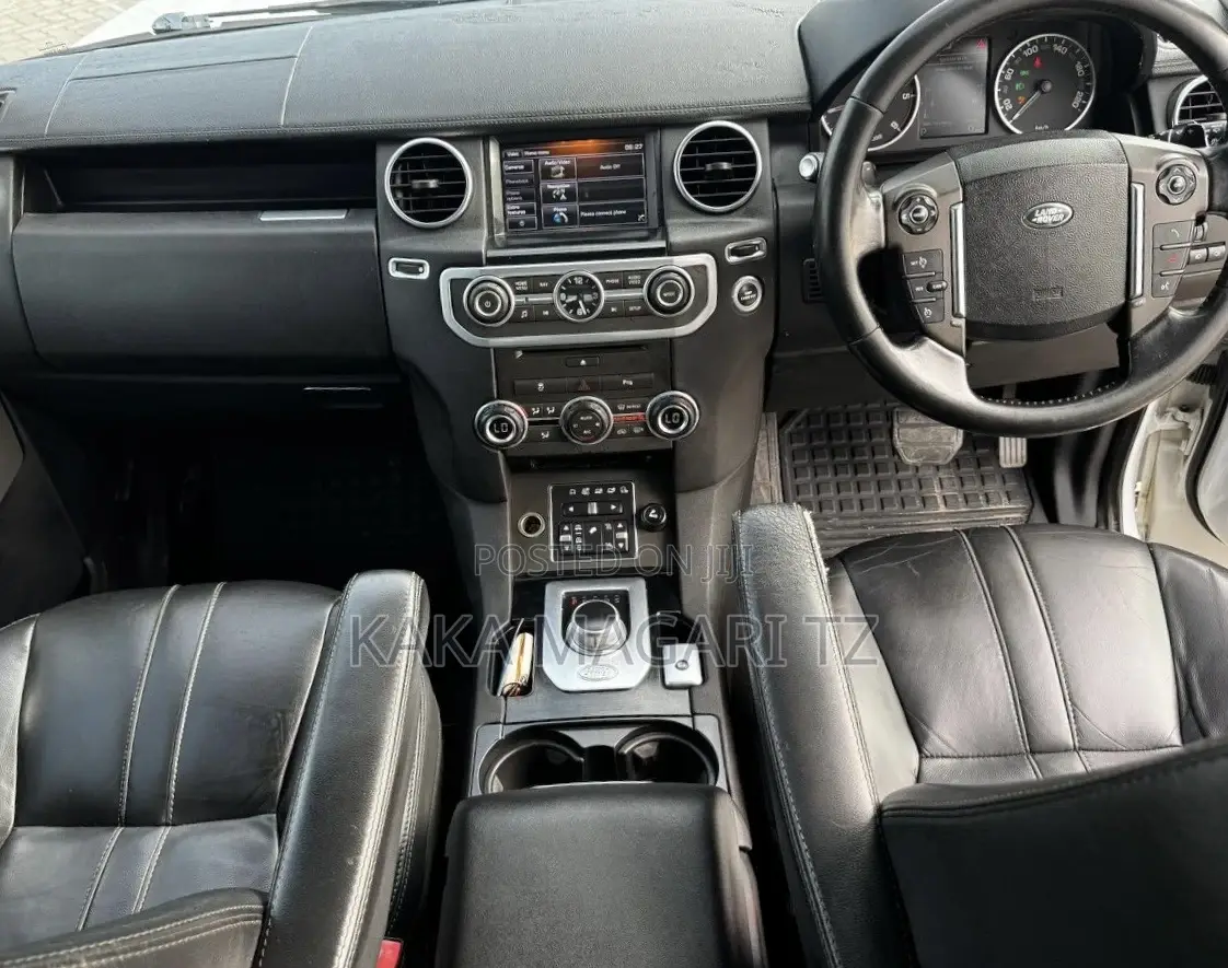 Land Rover Discovery 2012 White