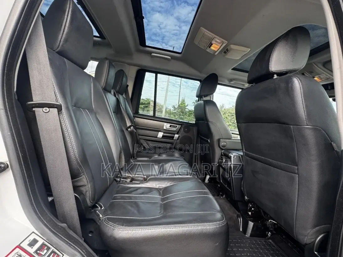 Land Rover Discovery 2012 White
