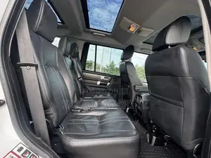 Land Rover Discovery 2012 White