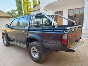 Toyota Hilux 2000